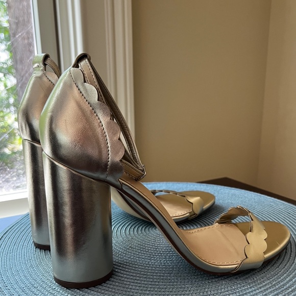 New! Never worn JustFab Gold Aleecia Chunky Heeled Sandals - Picture 4 of 13